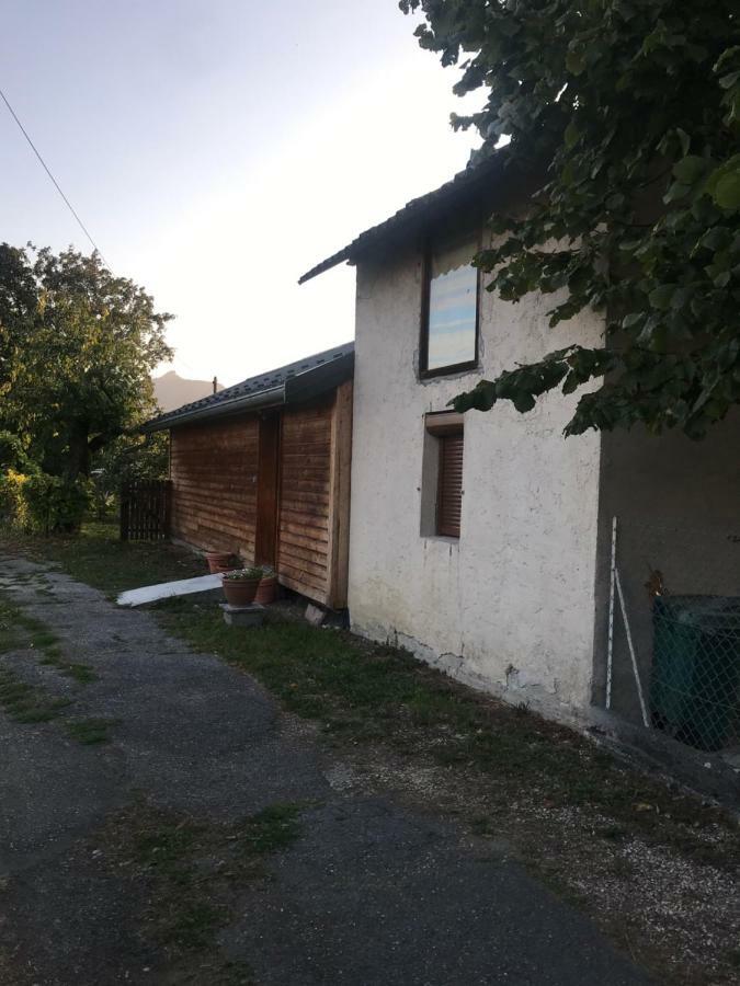 Apartamento Joli Studio Au Calme Bassens  Exterior foto